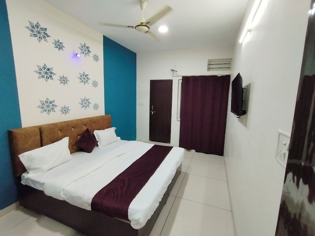 Imagen de la habitación del Hotel Global Inn, Indore. Foto 6