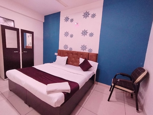 Imagen de la habitación del Hotel Global Inn, Indore. Foto 8