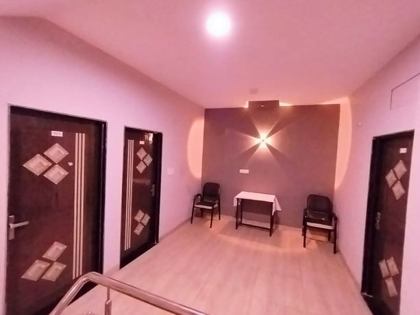 Imagen de los interiores del Hotel Global Inn, Indore. Foto 16
