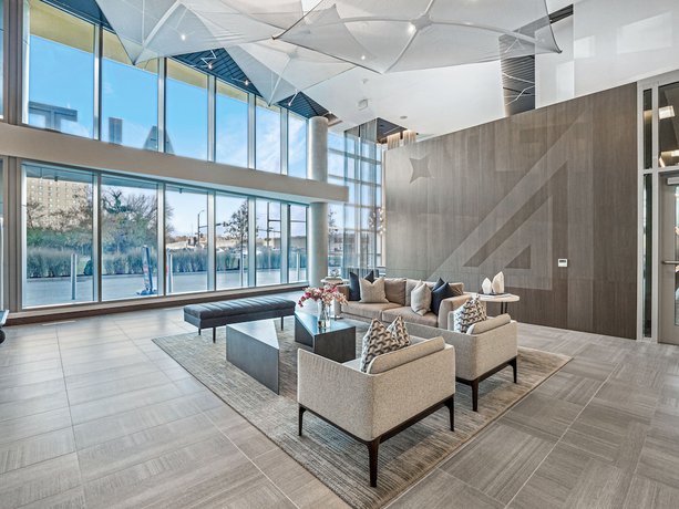 Imagen de los interiores del Hotel Global Luxury Suites Crystal City. Foto 19