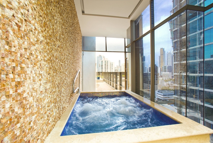 Imagen de la piscina del Hotel Global Panama. Foto 16