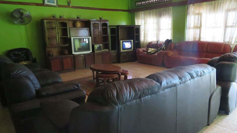 Imagen del bar/restaurante del Hotel Global Village. Foto 2