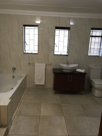 Imagen de la habitación del Hotel Global Village Guest House. Foto 6