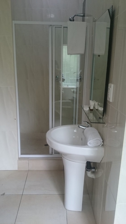 Imagen de la habitación del Hotel Global Village Guest House. Foto 15