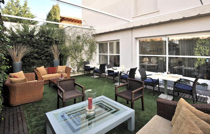 Imagen de los exteriores del Hotel Globales Acis and Galatea. Foto 10