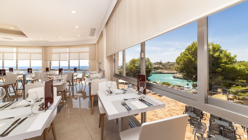 Imagen del bar/restaurante del Hotel Globales América. Foto 6