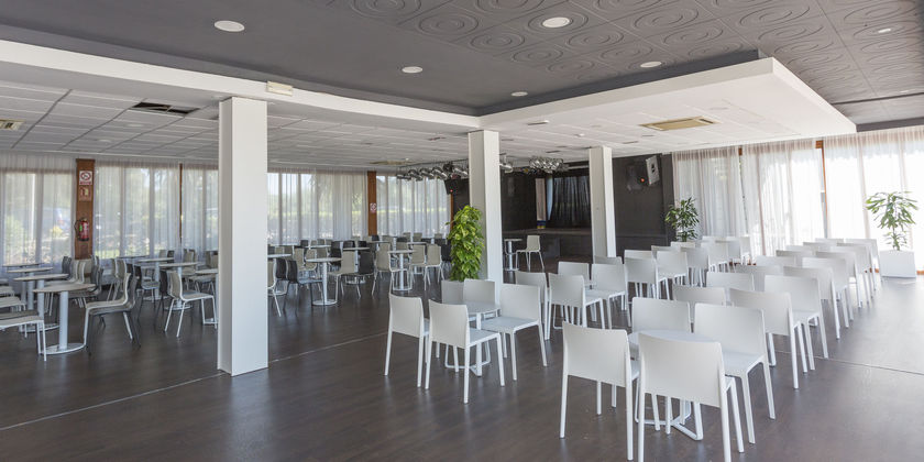 Imagen del bar/restaurante del Hotel Globales Cala Blanca. Foto 2