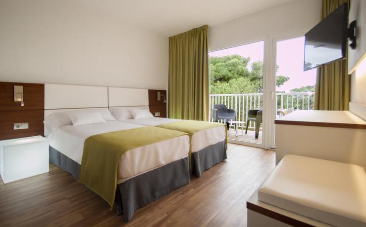 Imagen de la habitación del Hotel Globales Cala Blanca. Foto 8