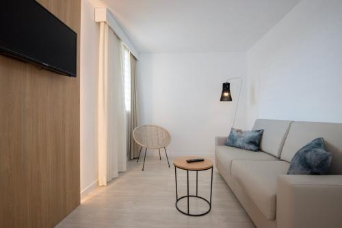 Imagen de la habitación del Hotel Globales Cala Bona. Foto 4