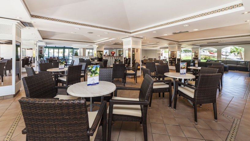 Imagen del bar/restaurante del Hotel Globales Calan Blanes. Foto 6