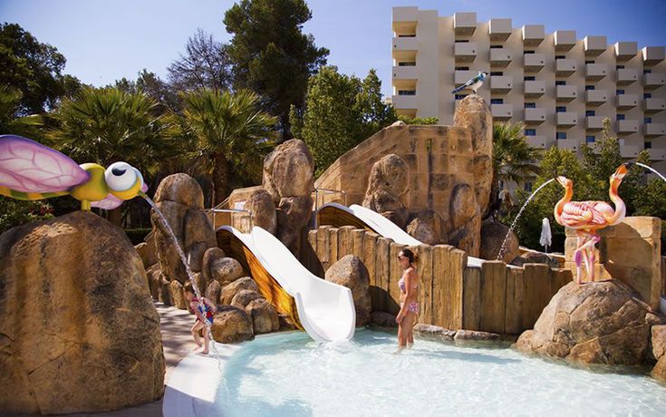 Imagen de la piscina del Hotel Globales Maioris. Foto 26