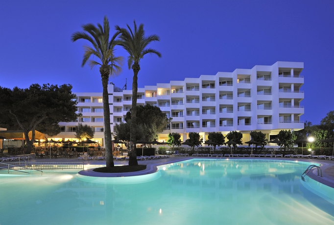 Imagen de la piscina del Hotel Globales Mediterrani. Foto 16