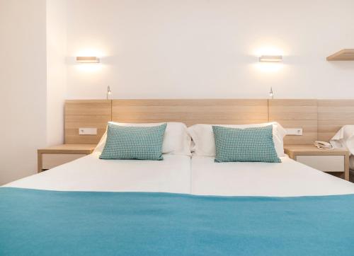 Imagen de la habitación del Hotel Globales Mimosa. Foto 8