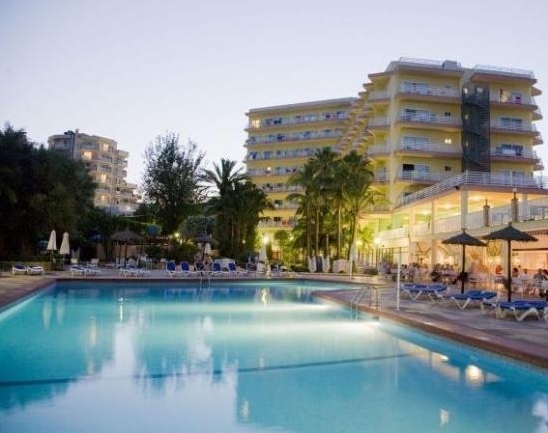 Imagen de la piscina del Hotel Globales Palmanova. Foto 15