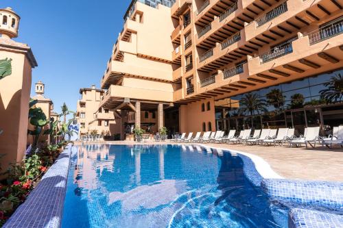 Imagen de la piscina del Hotel Globales Para&iacute;so Beach. Foto 18