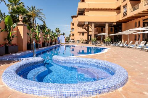 Imagen de la piscina del Hotel Globales Para&iacute;so Beach. Foto 20