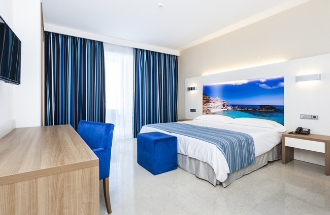 Imagen de la habitación del Hotel Globales Playa Estepona. Foto 8