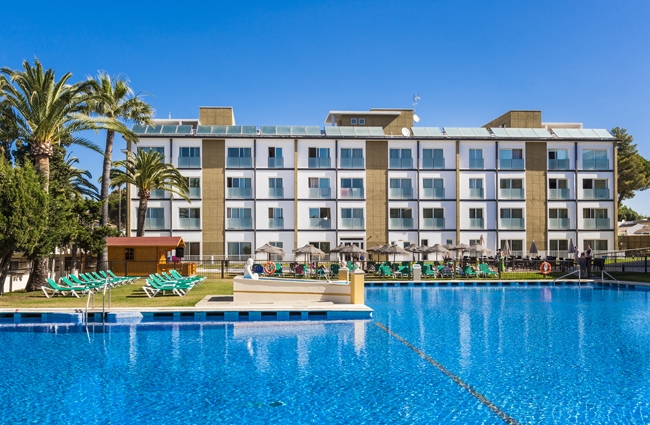 Imagen de la piscina del Hotel Globales Playa Estepona. Foto 19