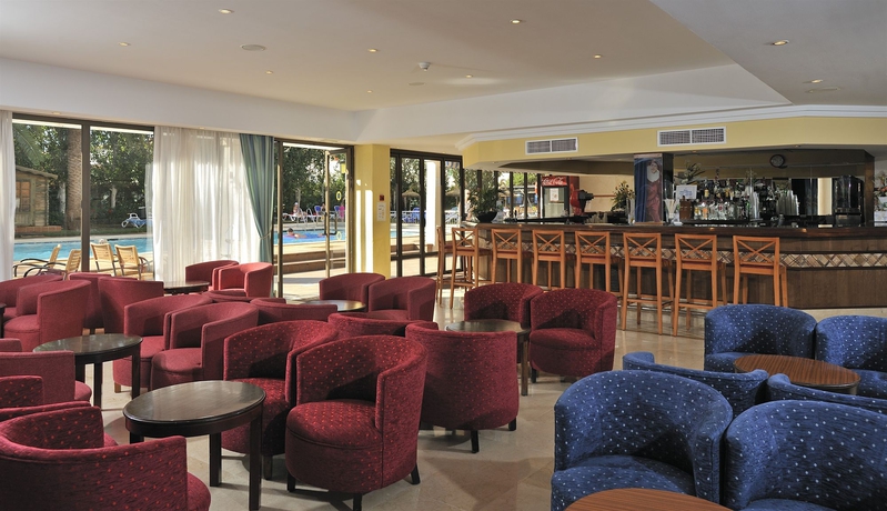 Imagen del bar/restaurante del Hotel Globales Playa Santa Ponsa. Foto 4