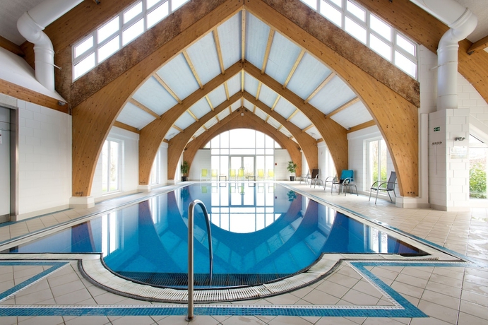 Imagen de la piscina del Hotel Globales Post and Wellness. Foto 15