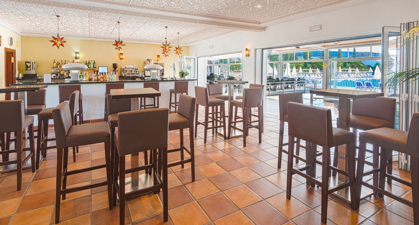 Imagen del bar/restaurante del Hotel Globales Pueblo Andaluz. Foto 2