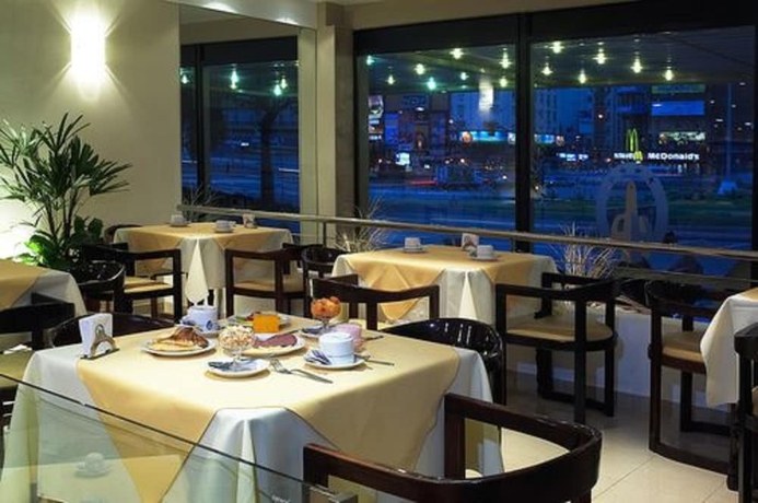 Imagen del bar/restaurante del Hotel Globales Republica. Foto 4