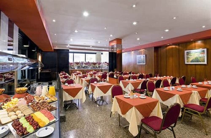 Imagen del bar/restaurante del Hotel Globales Republica. Foto 6