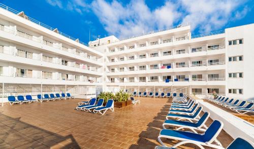 Imagen de los exteriores del Hotel Globales Santa Ponsa Park. Foto 10