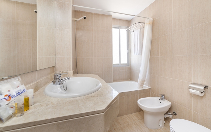 Imagen de la habitación del Hotel Globales Simar. Foto 8