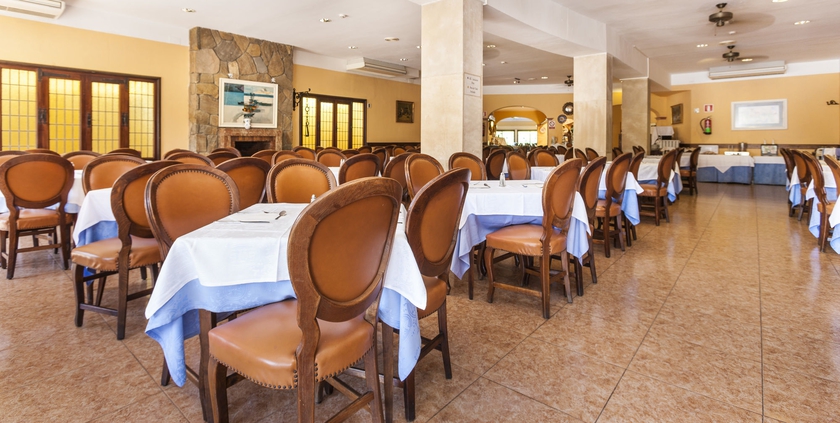 Imagen del bar/restaurante del Hotel Globales Simar. Foto 5