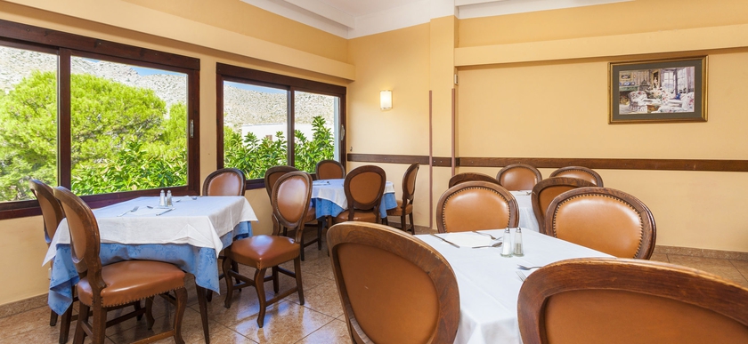 Imagen del bar/restaurante del Hotel Globales Simar. Foto 6