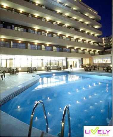 Imagen de la piscina del Hotel Globales Torrenova. Foto 7