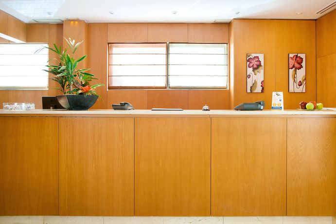 Imagen de los interiores del Hotel Globales de los Reyes. Foto 19