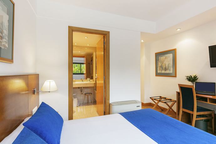 Imagen de la habitación del Hotel Globales de los Reyes. Foto 11