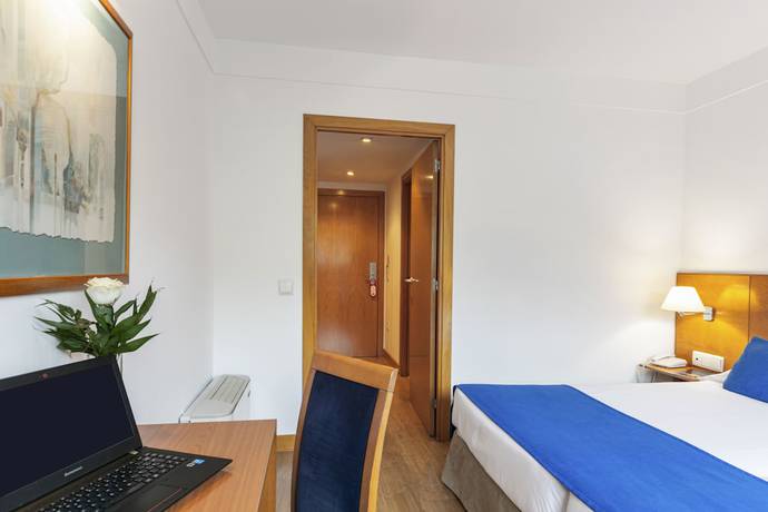 Imagen de la habitación del Hotel Globales de los Reyes. Foto 13