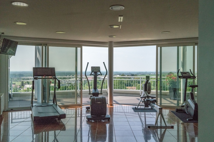 Imagen de los interiores del Hotel Globana Airport. Foto 19