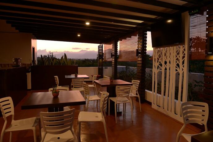 Imagen del bar/restaurante del Hotel Globetrotter Inn Palawan. Foto 17