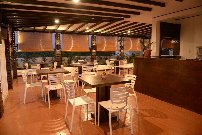 Imagen del bar/restaurante del Hotel Globetrotter Inn Palawan. Foto 19