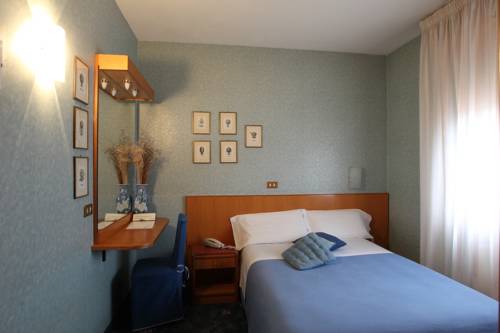 Imagen de la habitación del Hotel Globo, Spezzano. Foto 9