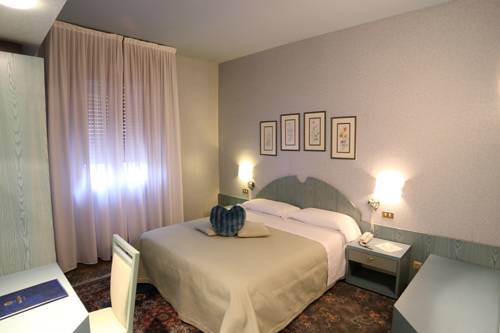 Imagen de la habitación del Hotel Globo, Spezzano. Foto 12