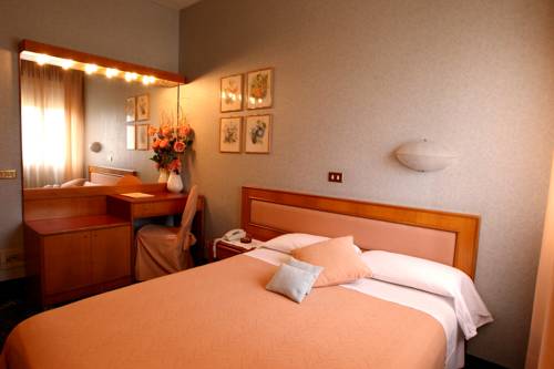 Imagen de la habitación del Hotel Globo, Spezzano. Foto 13