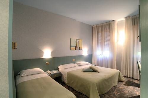 Imagen de la habitación del Hotel Globo, Spezzano. Foto 14