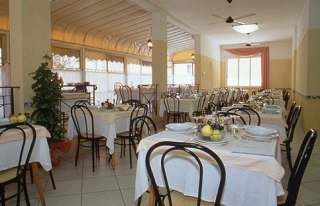 Imagen del bar/restaurante del Hotel Globus, Rimini. Foto 2