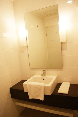Imagen de la habitación del Hotel Glodok Plaza. Foto 12