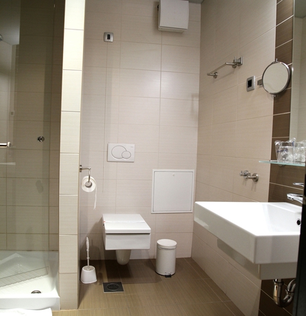 Imagen de la habitación del Hotel Gloria, Liubliana. Foto 7