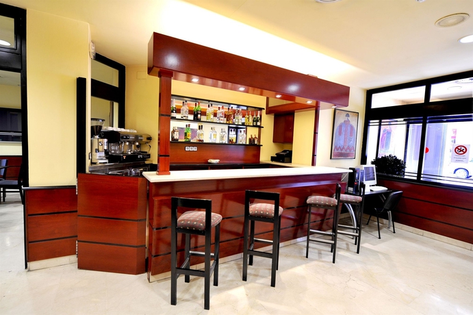 Imagen del bar/restaurante del Hotel Glories. Foto 3