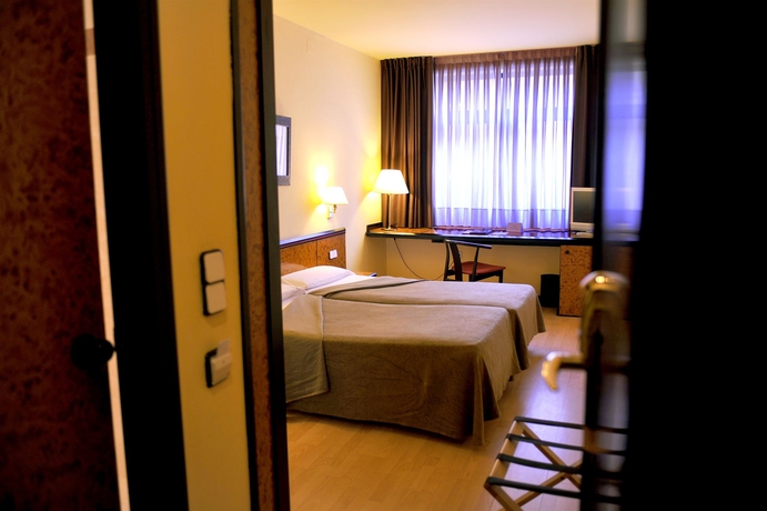 Imagen de la habitación del Hotel Glories. Foto 7