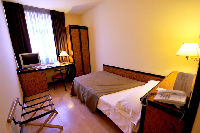 Imagen de la habitación del Hotel Glories. Foto 8