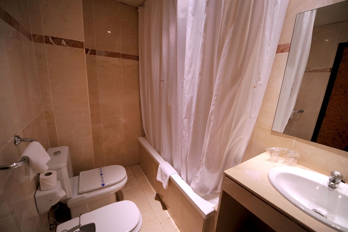 Imagen de la habitación del Hotel Glories. Foto 9