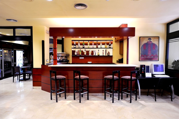 Imagen del bar/restaurante del Hotel Glories. Foto 4